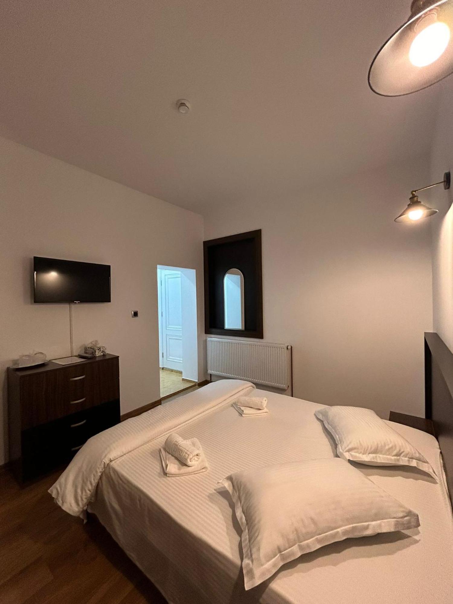Hotel Complex Zeus Leresti Habitación foto